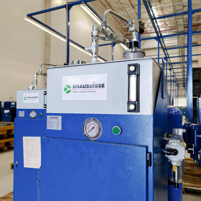 Uma foto do equipamento AirDraulic em uma fábrica